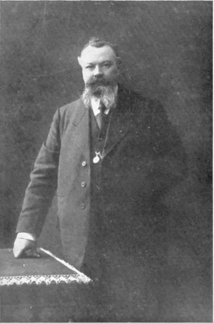 Gérard Encausse (Papus) em seu escritório